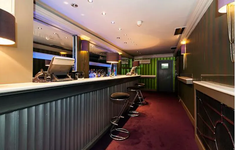 Bar at 1920s theatre in Piccadilly, P572 (photo 31)