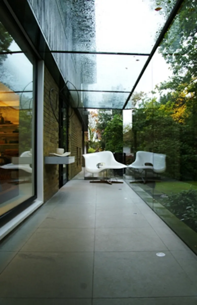 Entrance hall at Modern Highgate pool house, D1153 (photo 3)