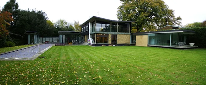 Garden at Modern Highgate pool house, D1153 (photo 2)