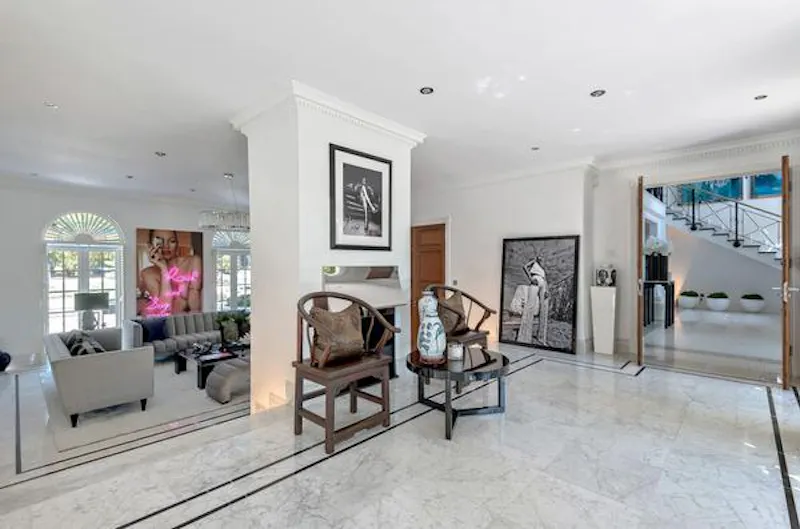 Open plan at Miami-style Hatfield mansion, D1357 (photo 4)