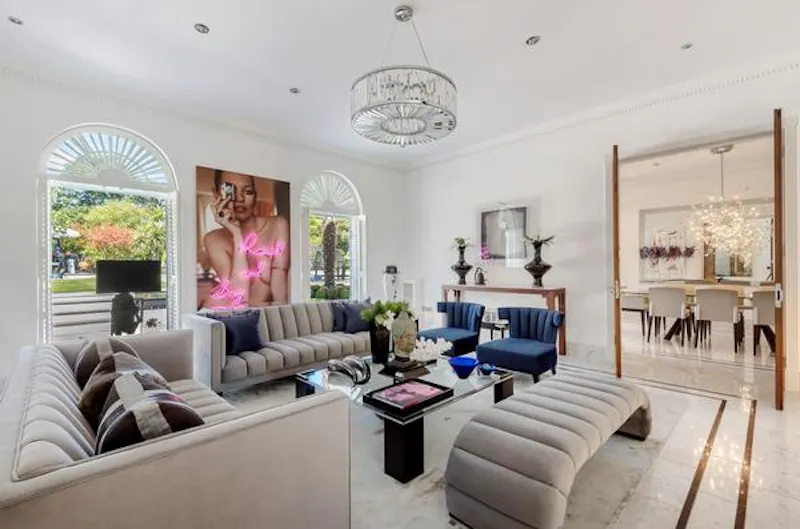 Living Room at Miami-style Hatfield mansion, D1357 (photo 3)