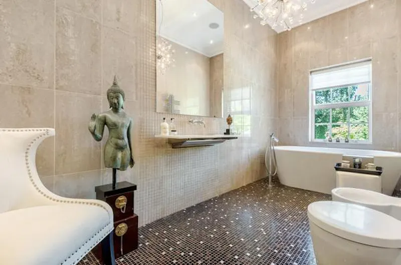 Bath at Miami-style Hatfield mansion, D1357 (photo 27)