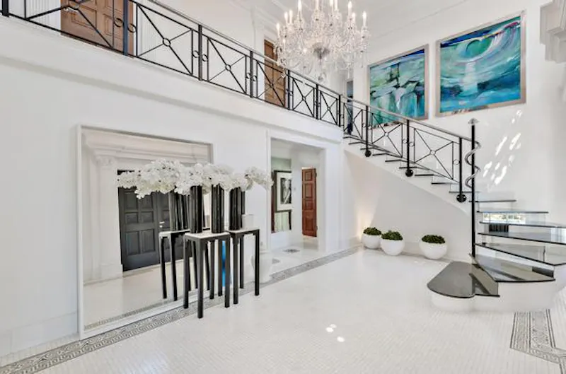 Entrance hall at Miami-style Hatfield mansion, D1357 (photo 2)