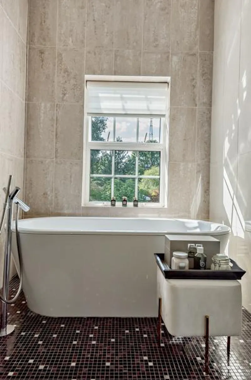 Bath - rolltop at Miami-style Hatfield mansion, D1357 (photo 44)