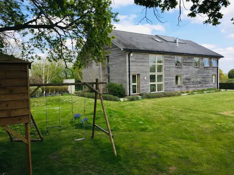Garden at Burgess Hill barn conversion, D1380 (photo 33)