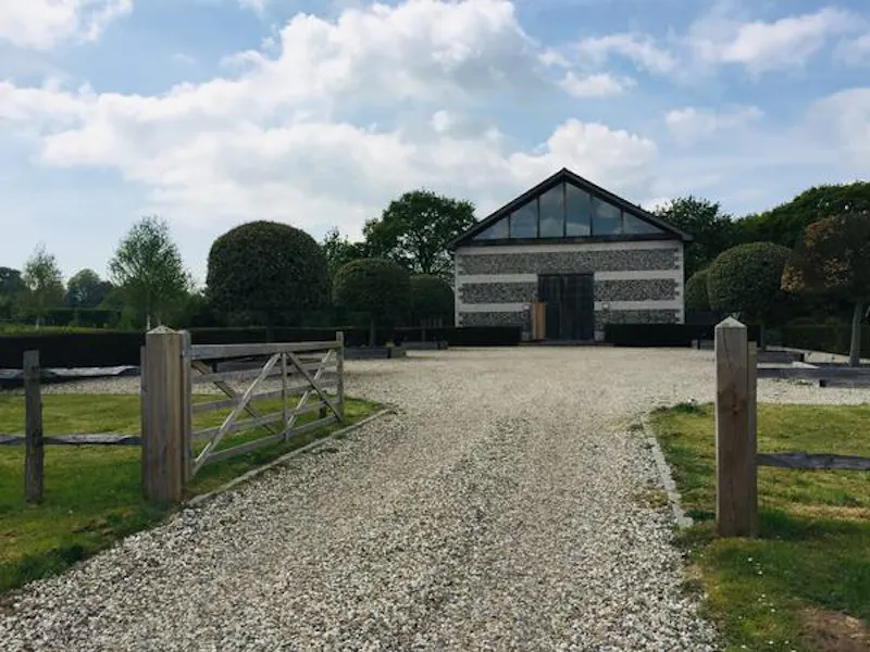 Driveway at Burgess Hill barn conversion, D1380 (photo 35)