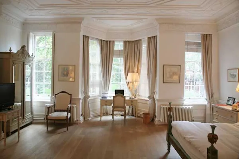 Bedroom at Elegant Chelsea house, B687 (photo 13)