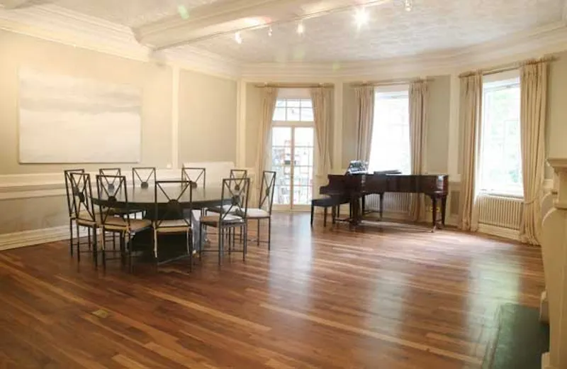Piano at Elegant Chelsea house, B687 (photo 9)