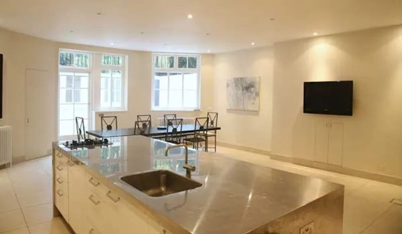 Kitchen at Elegant Chelsea house, B687 (photo 7)