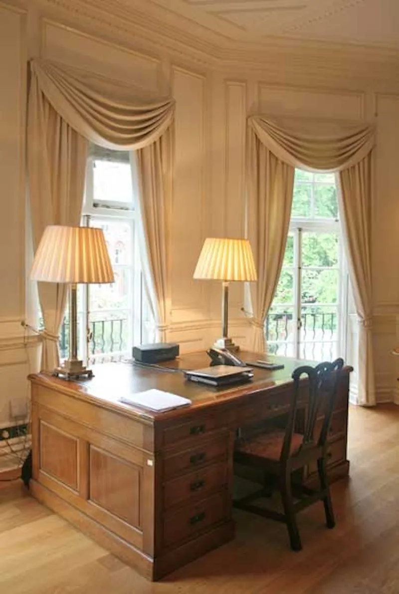 Study at Elegant Chelsea house, B687 (photo 20)