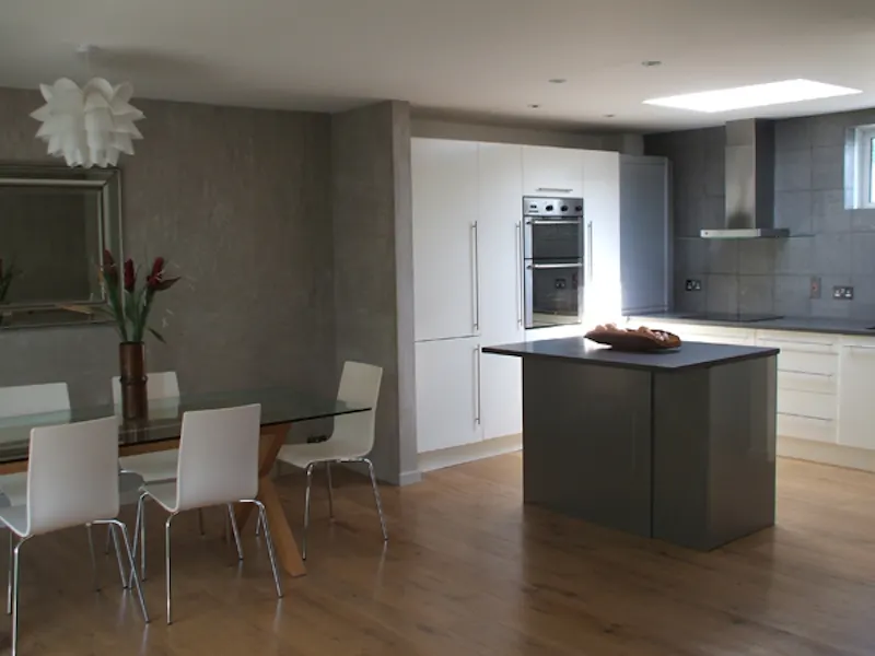 Open plan at South Norwood apartment, D1942 (photo 1)
