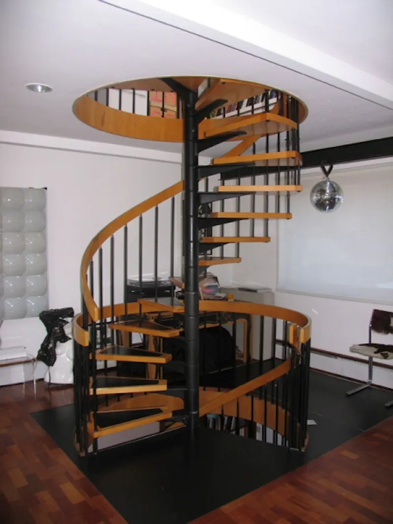 Staircase at Notting Hill mews house, D1949 (photo 9)