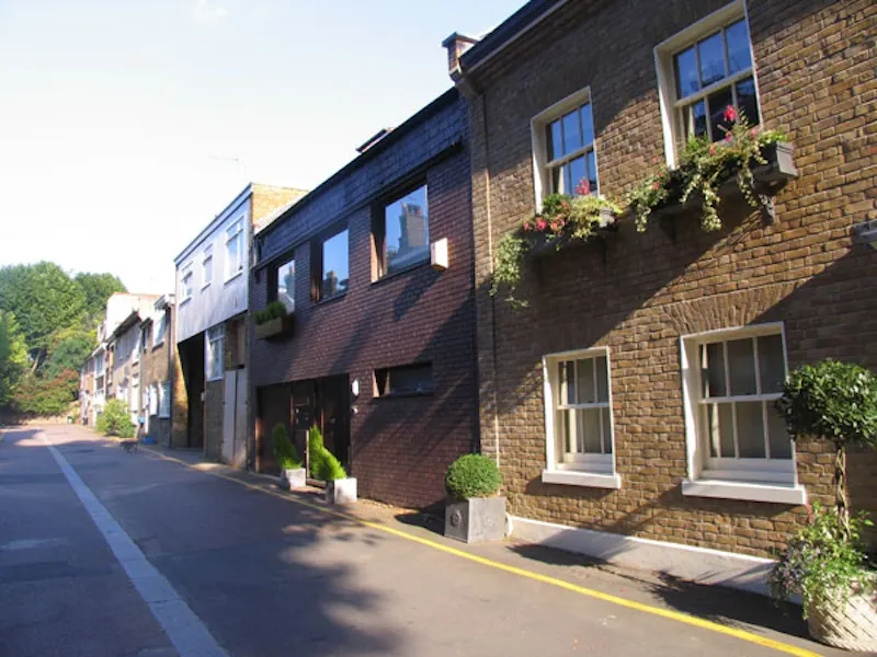 Driveway at Notting Hill mews house, D1949 (photo 1)