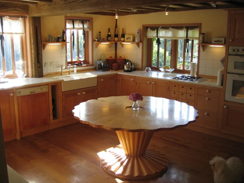 Kitchen at Tenterden country house, D1951 (photo 5)
