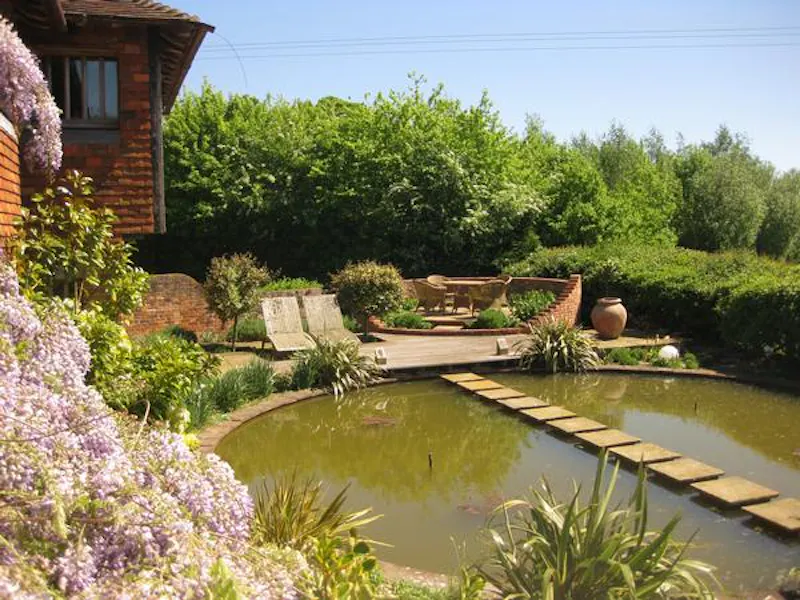 Pond at Tenterden country house, D1951 (photo 17)