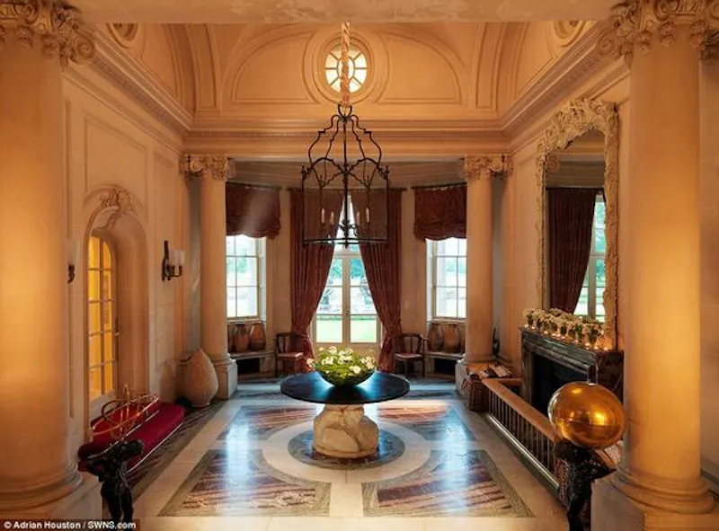 Entrance hall at Milton Keynes Soane's Stately, A998 (photo 4)