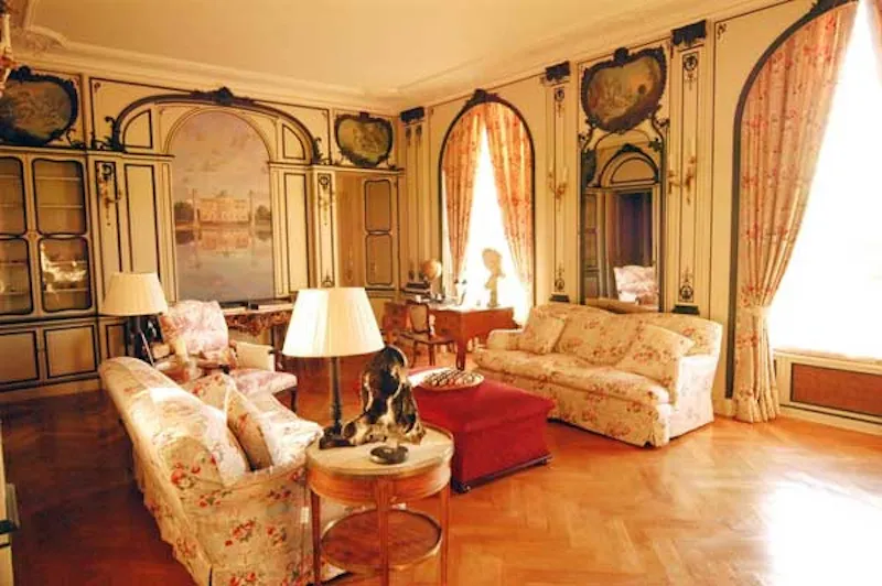 Living Room at Milton Keynes Soane's Stately, A998 (photo 11)