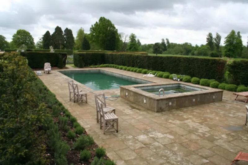 Jacuzzi at Milton Keynes Soane's Stately, A998 (photo 41)