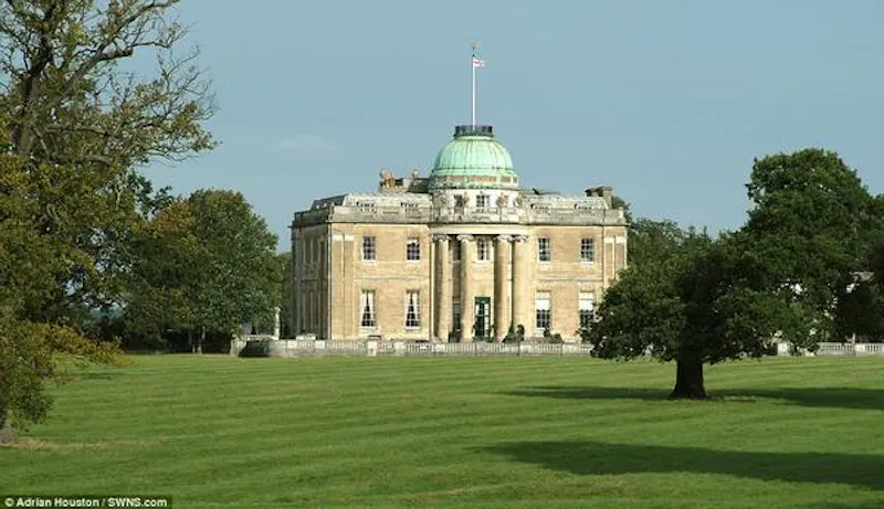 Milton Keynes Soane's Stately, A998 (photo 45)