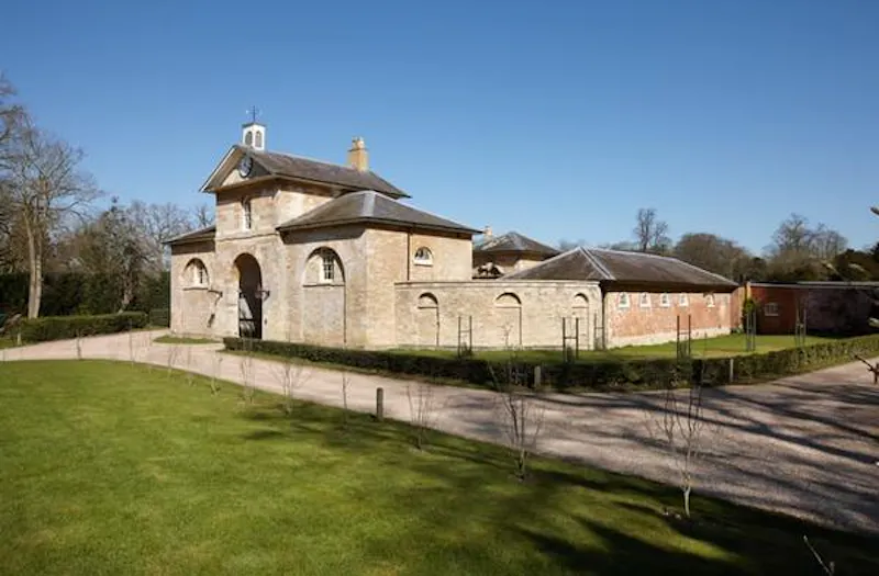Milton Keynes Soane's Stately, A998 (photo 70)