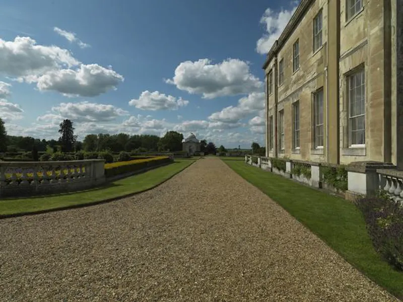 Driveway at Milton Keynes Soane's Stately, A998 (photo 63)