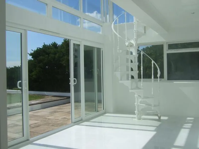 Staircase at Miami-style beach house, D1897 (photo 8)