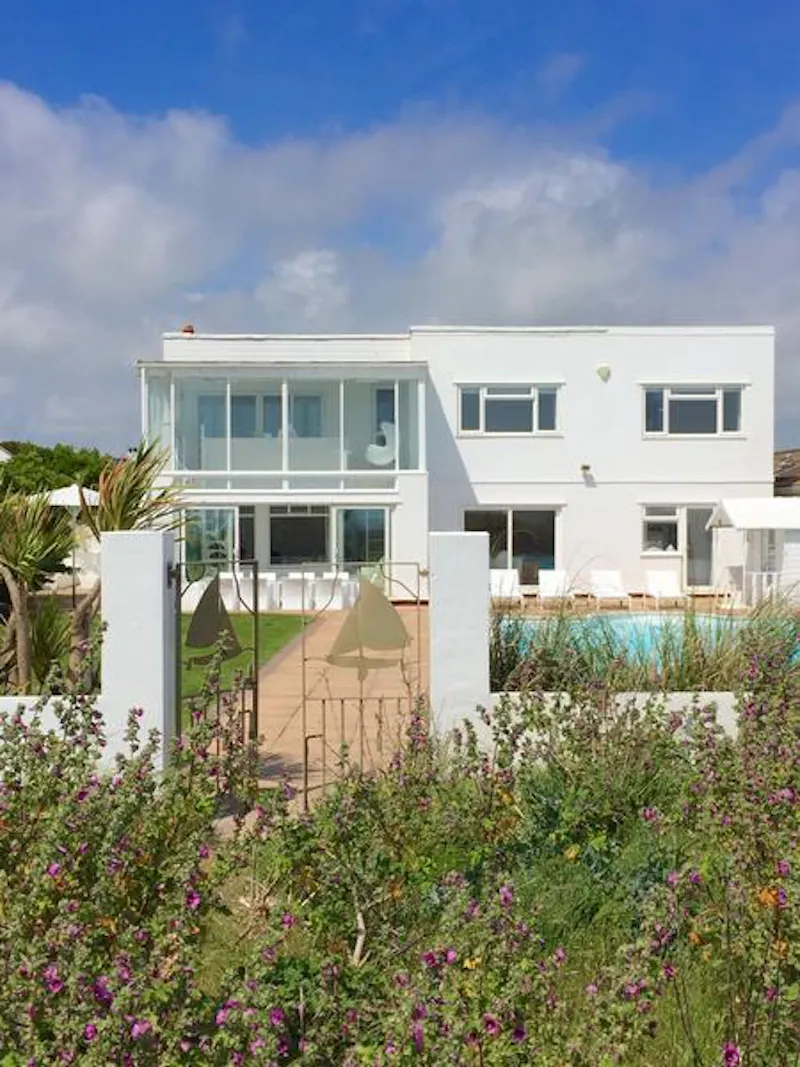Miami-style beach house, D1897 (photo 28)
