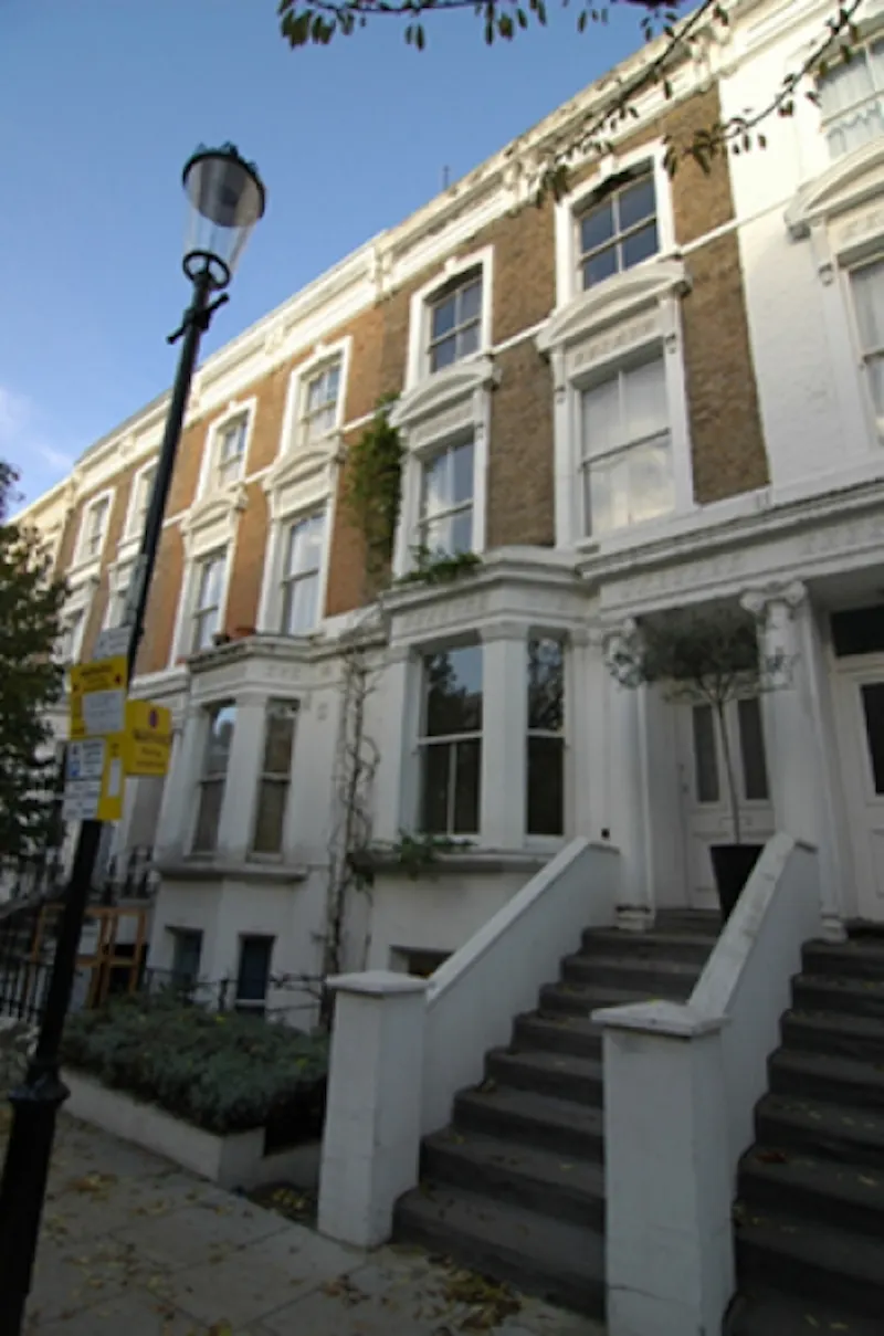 Pared-back Ladbroke Grove house, B507 (photo 1)