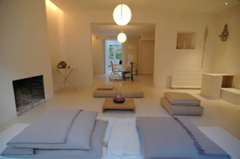 Fireplace at Pared-back Ladbroke Grove house, B507 (photo 2)