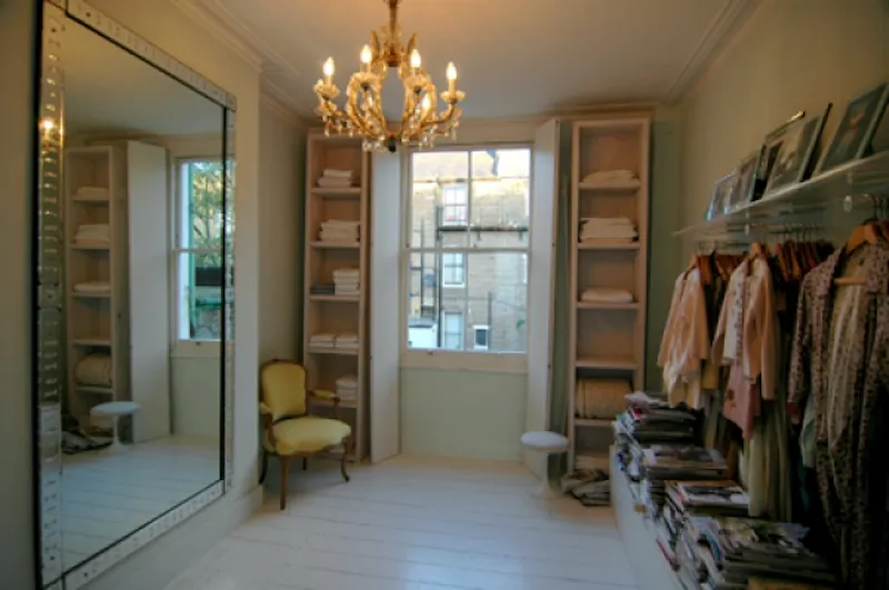 Dressing room at Pared-back Ladbroke Grove house, B507 (photo 6)