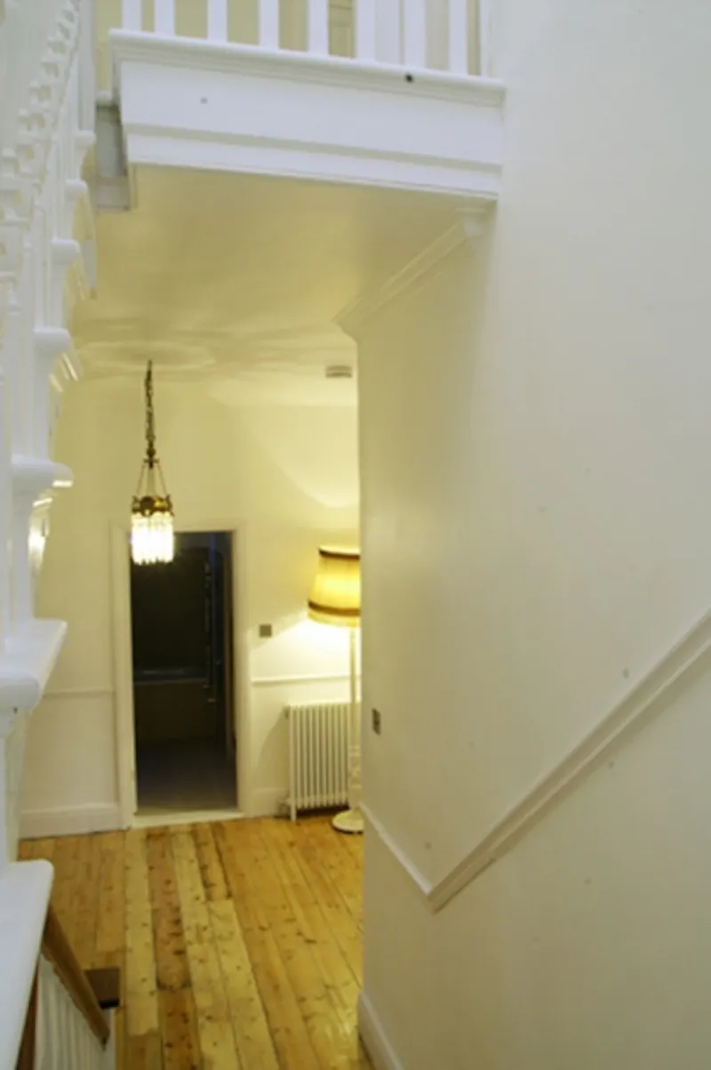 Entrance hall at Brent family home, B1329 (photo 5)