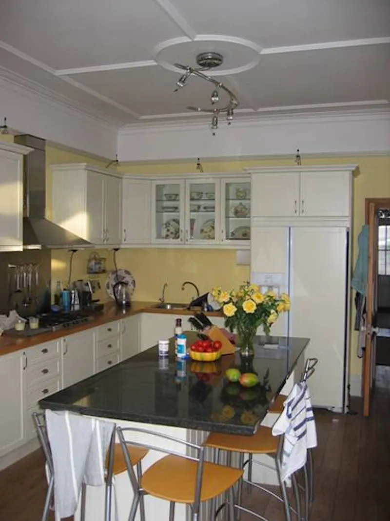 Kitchen at Watford family house, E315 (photo 3)