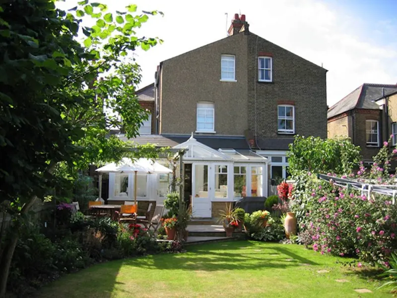 Garden at Watford family house, E315 (photo 6)