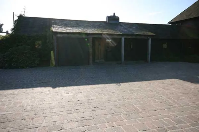 Garage at Chichester converted barn, L598 (photo 3)