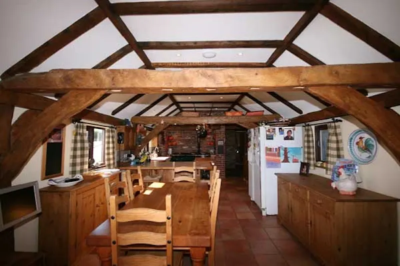 Chichester converted barn, L598 (photo 5)