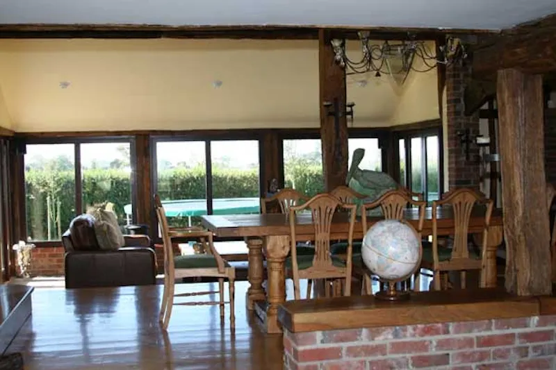 Chichester converted barn, L598 (photo 8)