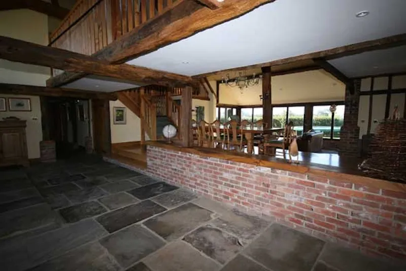 Chichester converted barn, L598 (photo 10)