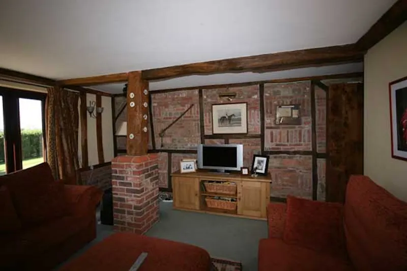 Chichester converted barn, L598 (photo 12)