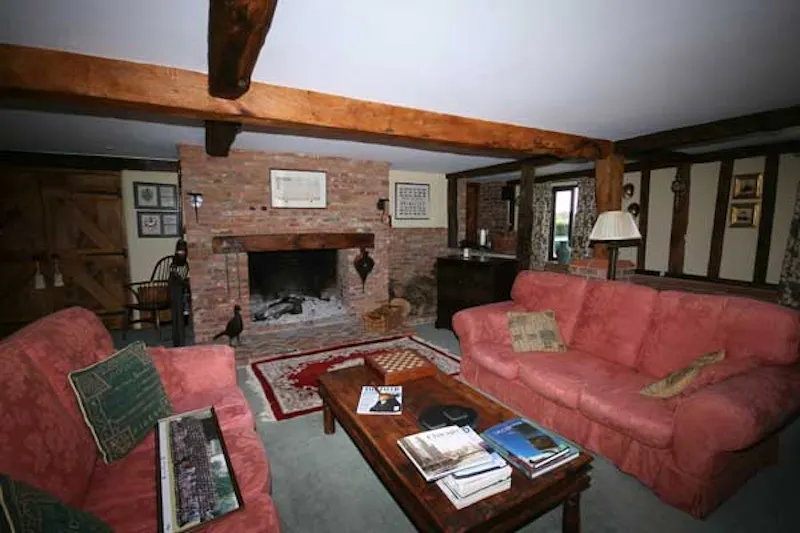 Chichester converted barn, L598 (photo 13)