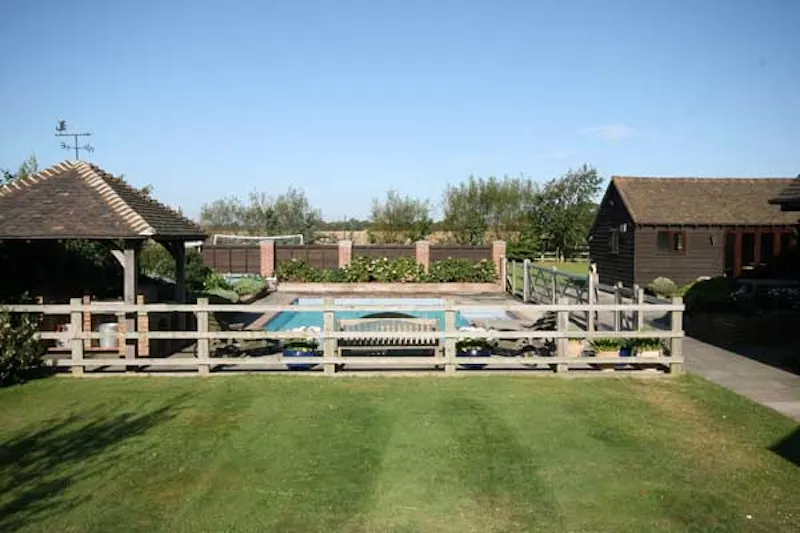 Chichester converted barn, L598 (photo 20)