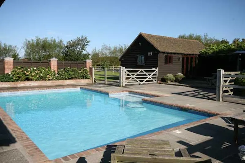 Chichester converted barn, L598 (photo 25)