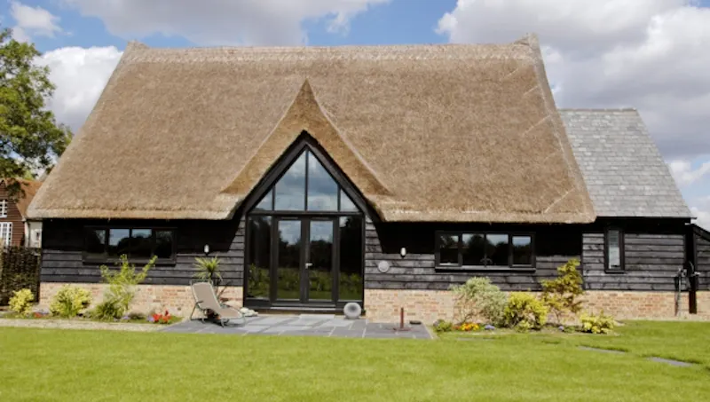 Stevenage converted barn, L590 (photo 1)