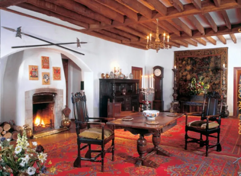 Beams at Buckingham Tudor mansion, H19 (photo 4)