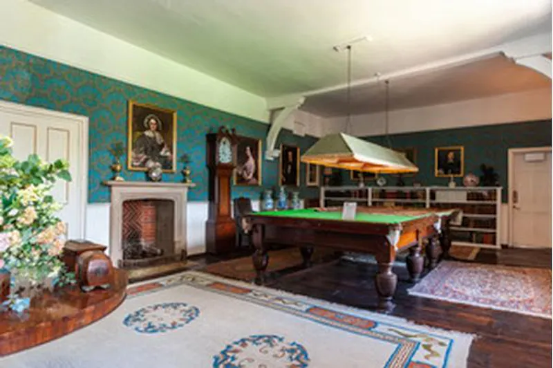 Games room at Buckingham Tudor mansion, H19 (photo 13)
