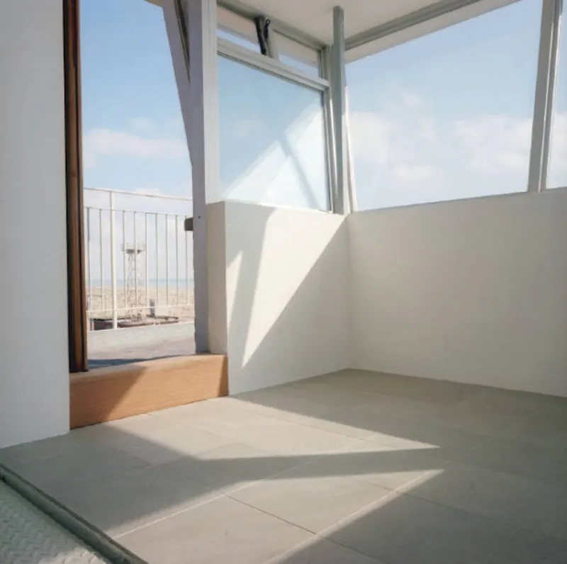 Glass at Dungeness coastguard's house, C643 (photo 8)