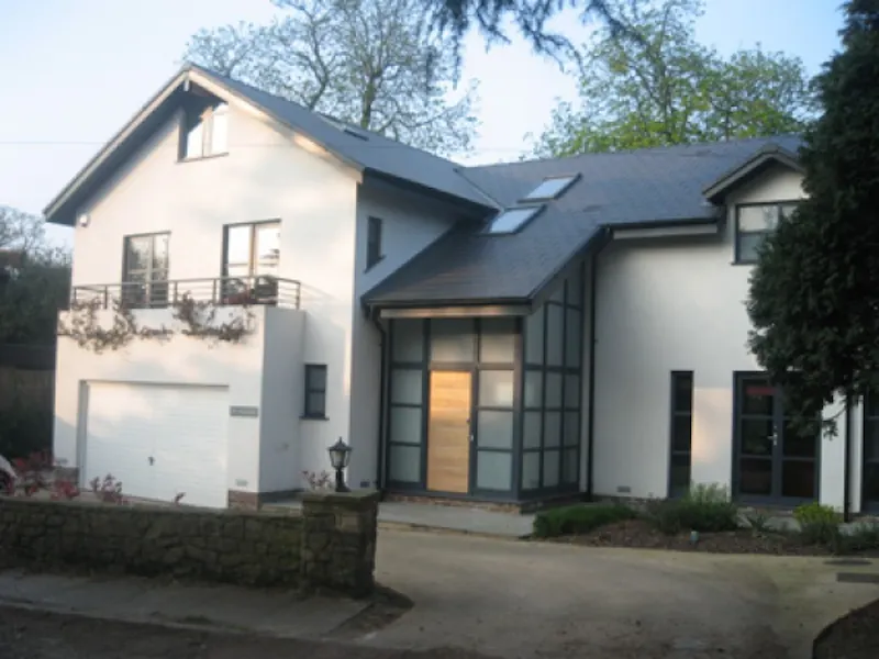 Driveway at Contemporary Chislehurst house, D1935 (photo 1)