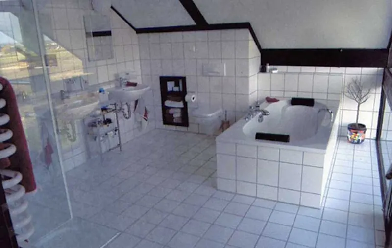Bathroom at Waltham Abbey Huf House , D1597 (photo 10)