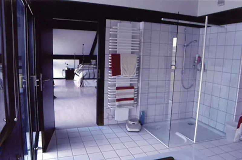 Shower at Waltham Abbey Huf House , D1597 (photo 11)