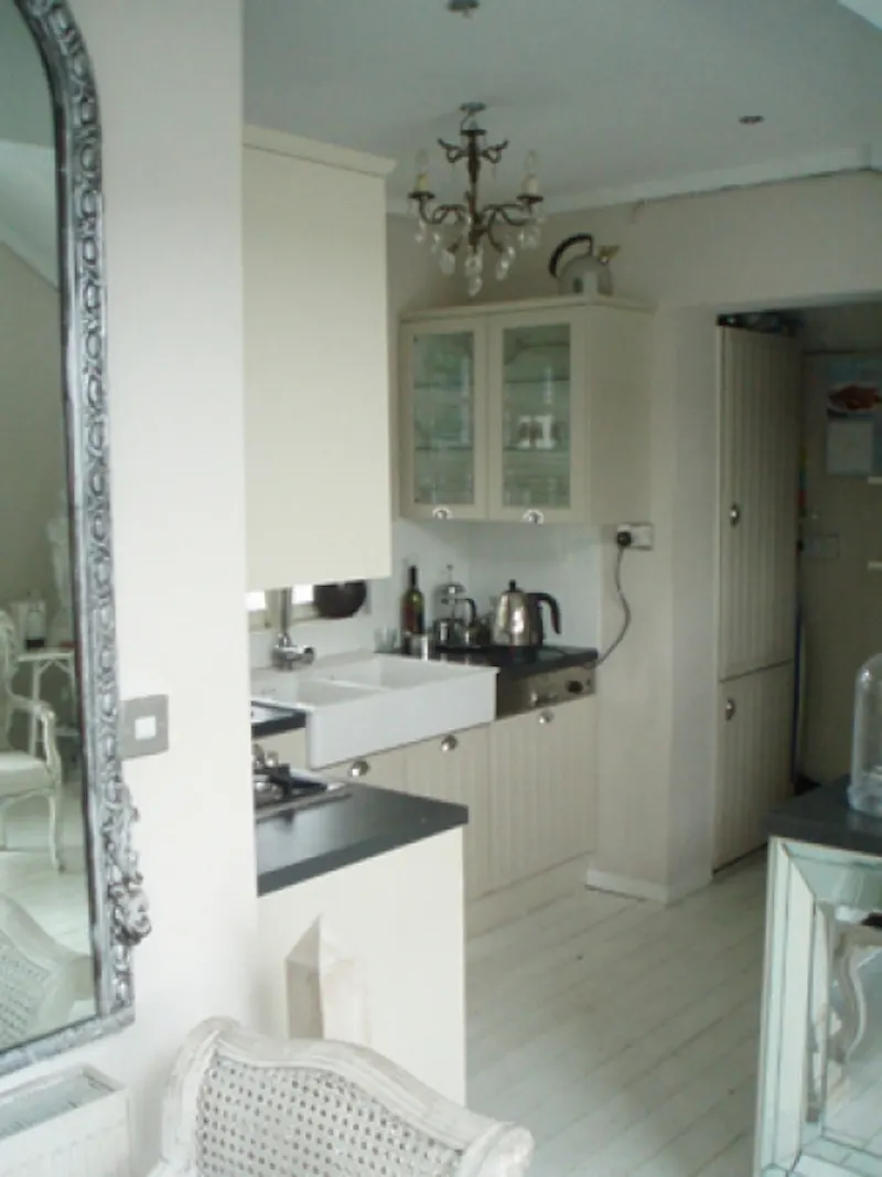 Kitchen at Riverside bungalow in Sunbury, D1937 (photo 7)