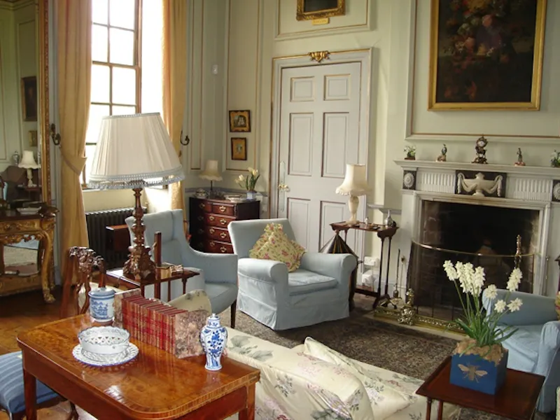 Drawing room at Stately home near Rugby, A1244 (photo 4)